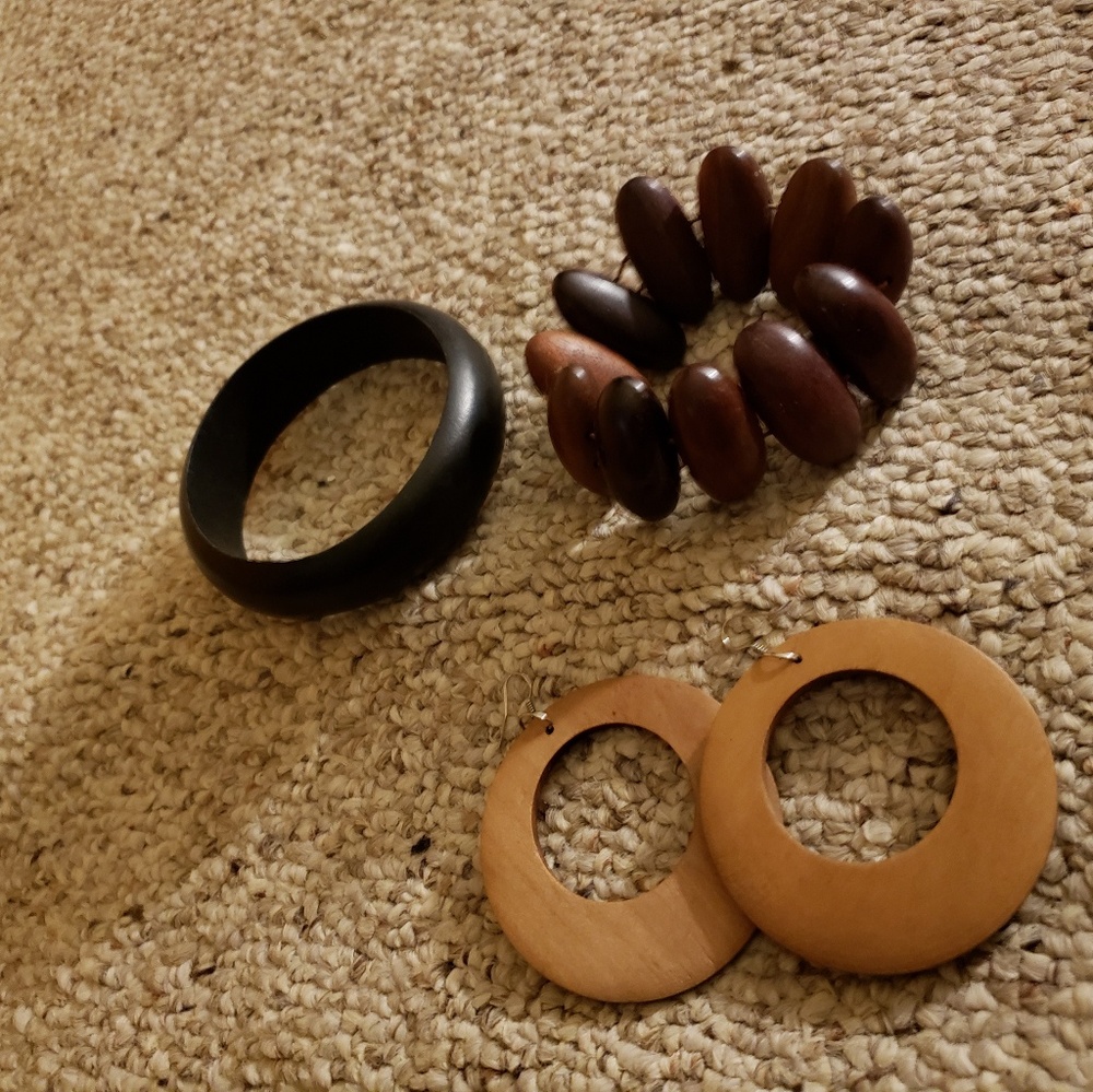 Set of 2 bracelets with hoop earrings